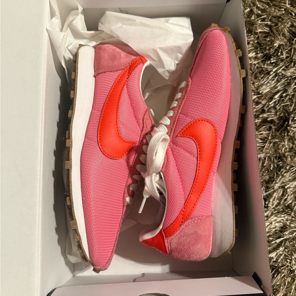 LD-1000 Sneaker (Women)
Nike - Picture 10 of 11